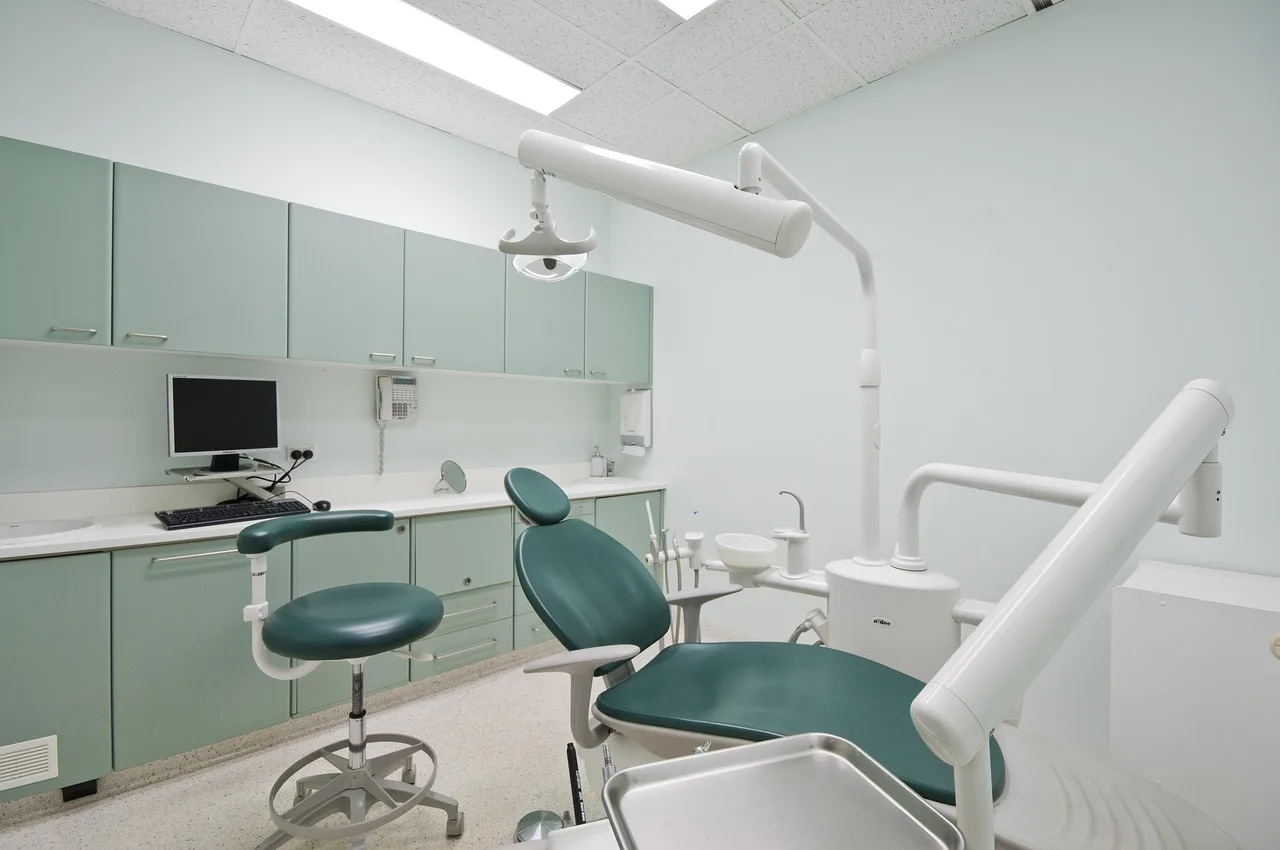 dentist, dental office, dentistry, gray office, dentist, dentist, dentist, dentist, dentist, dental office, dentistry. Bill 96 dental marketing Quebec: French rules for practices