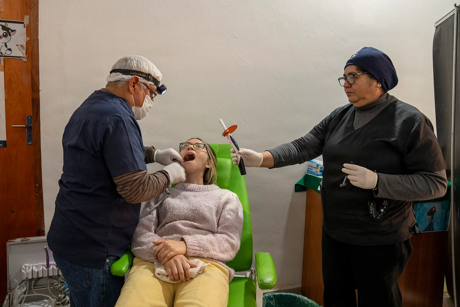 Paraguayan dentists provide dental treatment at Unidad de Salud Familiar Divino Niño Jesús in Capiatá, Paraguay, June 23, 2026. By combining patient care with professional exchange. The practical 2027 guide to dental patient acquisition